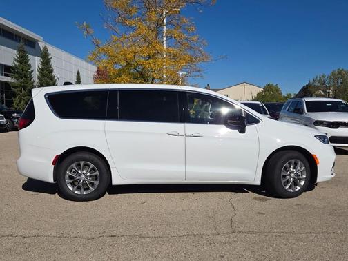 2026 Chrysler Pacifica L