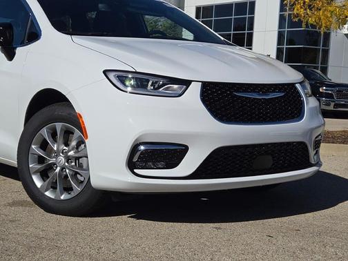 2026 Chrysler Pacifica L