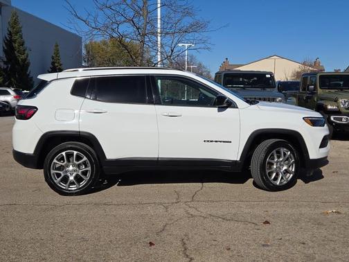 2022 Jeep Compass Latitude Lux