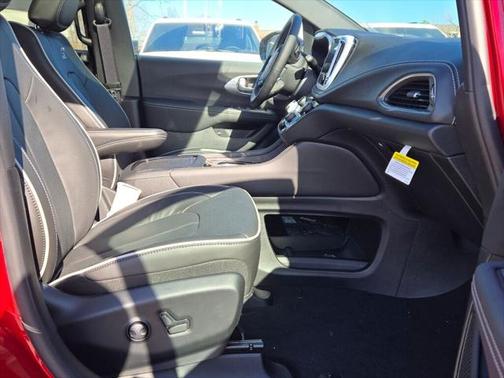 2025 Chrysler Pacifica Hybrid Premium S Appearance Pkg