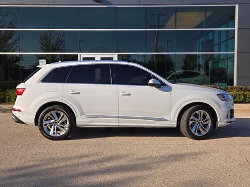 2022 Audi Q7 55 Premium Plus