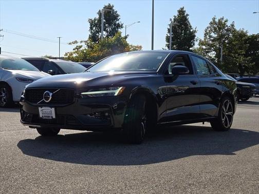2024 Volvo S60 B5 Ultimate Dark Theme