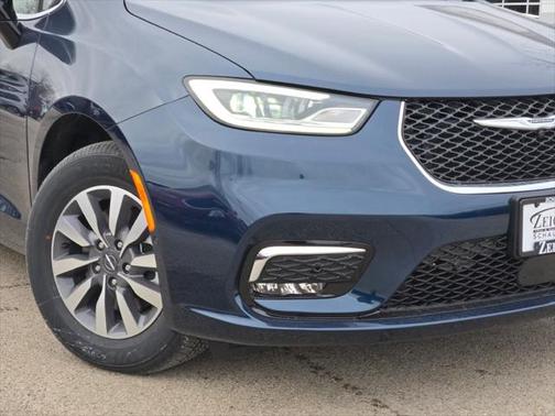 2025 Chrysler Pacifica Hybrid Select