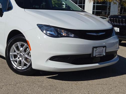 2021 Chrysler Voyager LX