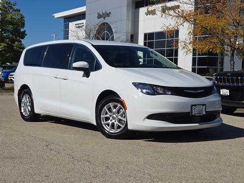 2021 Chrysler Voyager LX