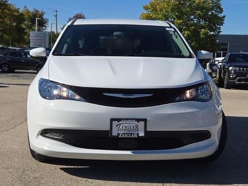 2021 Chrysler Voyager LX