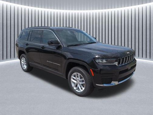 Diamond Black Crystal Pearlcoat 2026 Jeep Grand Cherokee L Laredo