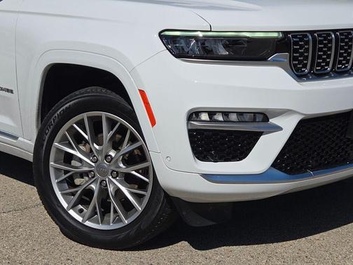 2023 Jeep Grand Cherokee Summit