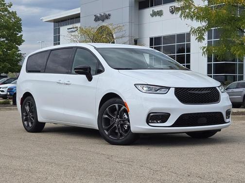 2026 Chrysler Pacifica L