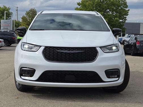 2026 Chrysler Pacifica L