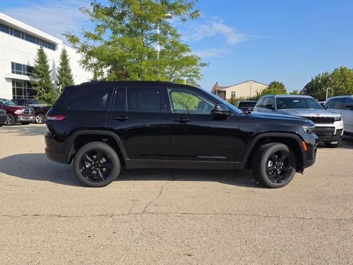 2025 Jeep Grand Cherokee Altitude