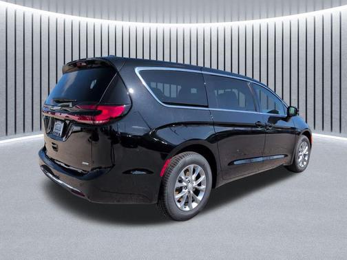 Diamond Black Crystal Pearlcoat 2026 Chrysler Pacifica L