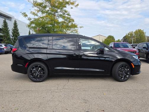 2026 Chrysler Pacifica Limited