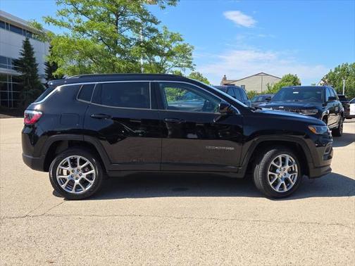 2022 Jeep Compass Latitude Lux