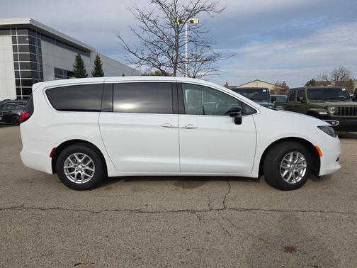 2026 Chrysler Voyager LX