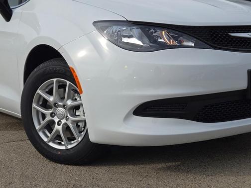 2026 Chrysler Voyager LX