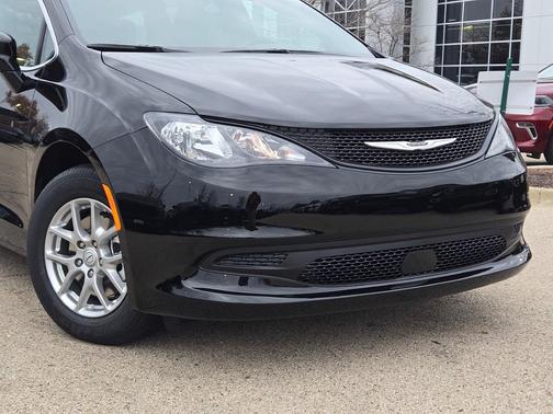 2026 Chrysler Voyager LX