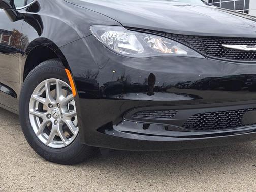 2026 Chrysler Voyager LX