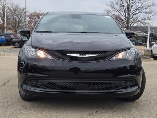 2026 Chrysler Voyager LX