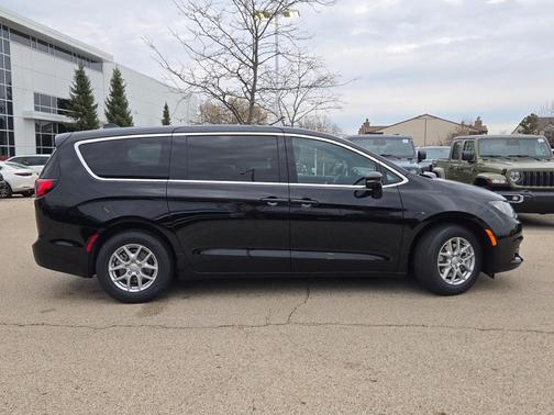 2026 Chrysler Voyager LX