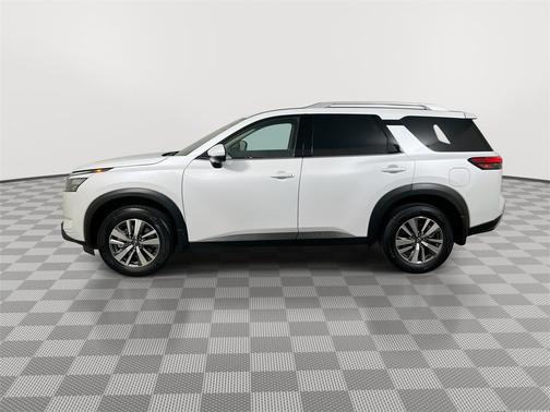 2025 Nissan Pathfinder SL FWD