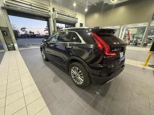 2024 Cadillac XT4 Premium Luxury