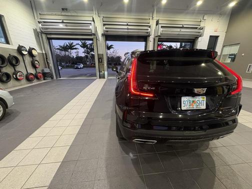 2024 Cadillac XT4 Premium Luxury