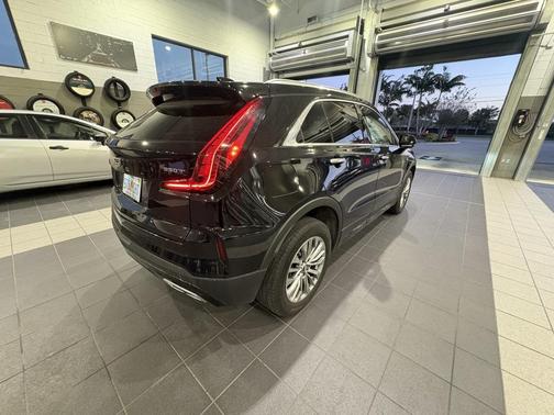 2024 Cadillac XT4 Premium Luxury