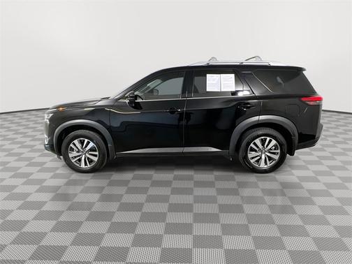 2023 Nissan Pathfinder SL FWD