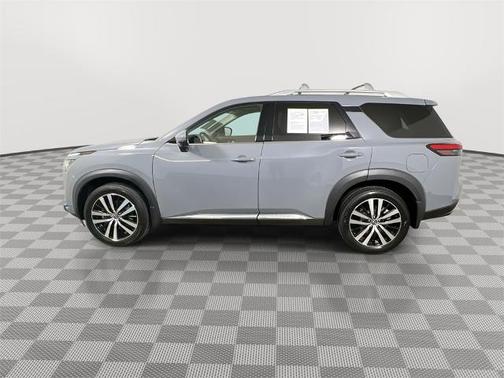 2023 Nissan Pathfinder Platinum FWD
