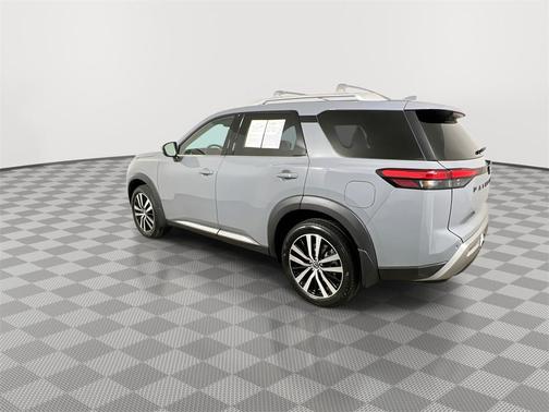 2023 Nissan Pathfinder Platinum FWD