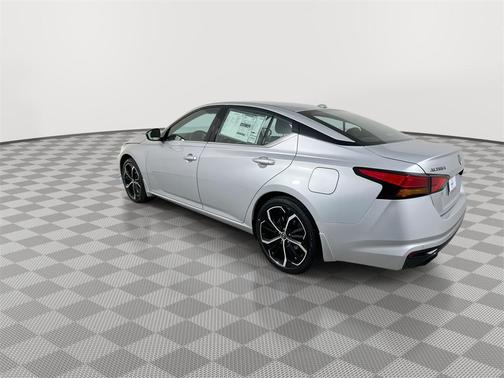 2025 Nissan Altima SR FWD