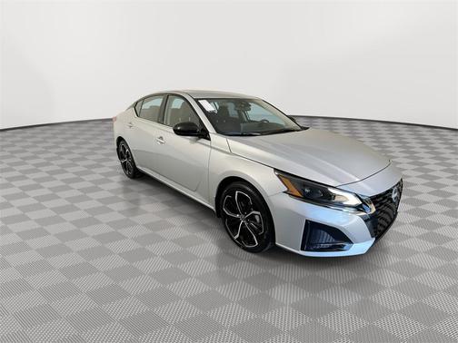 2025 Nissan Altima SR FWD