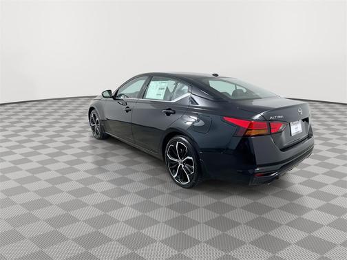 2025 Nissan Altima SR FWD