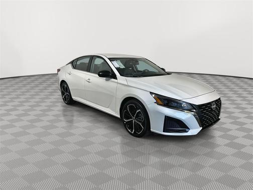 2025 Nissan Altima SR FWD