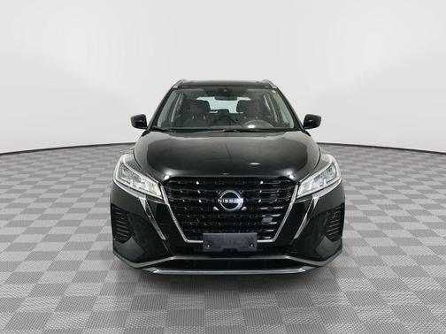Super Black 2024 Nissan Kicks SV