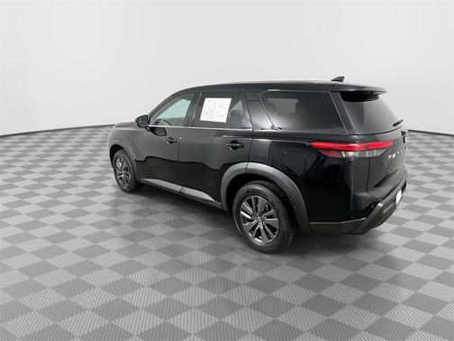 2022 Nissan Pathfinder S 2WD