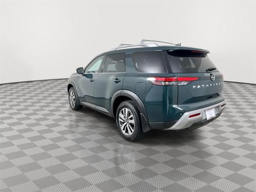 2023 Nissan Pathfinder SL FWD