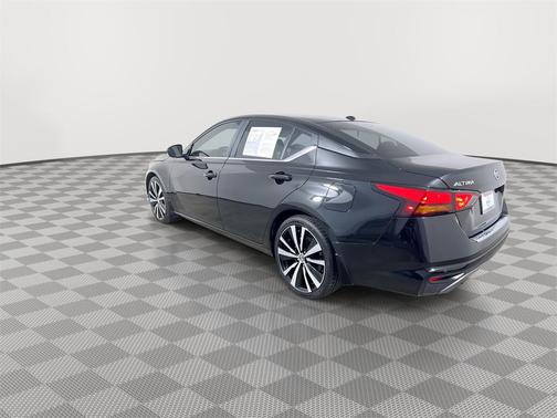 2022 Nissan Altima SR FWD