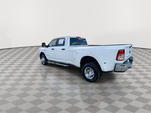 2024 RAM 3500 Big Horn Crew Cab 4x4 8' Box