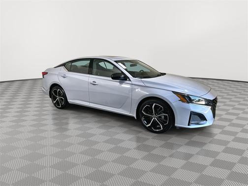 2025 Nissan Altima SR