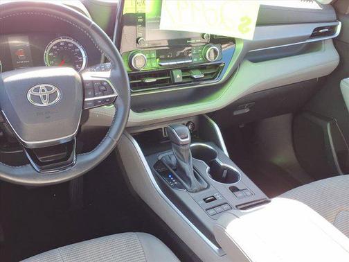 2021 Toyota Highlander LE