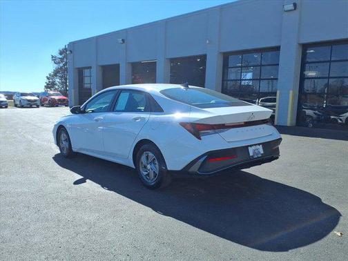 2025 Hyundai ELANTRA SE