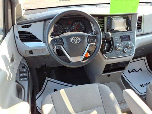 2016 Toyota Sienna L