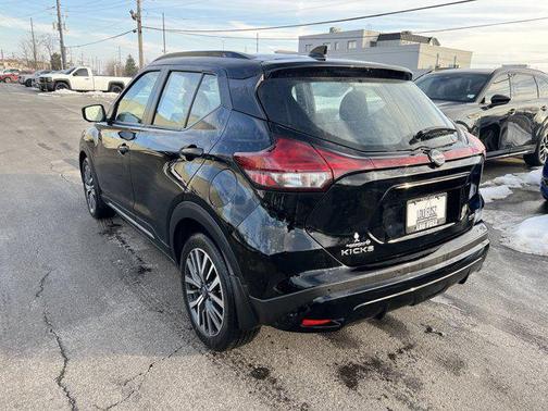 2023 Nissan Kicks SR