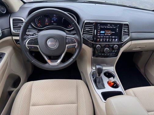 2022 Jeep Grand Cherokee Laredo