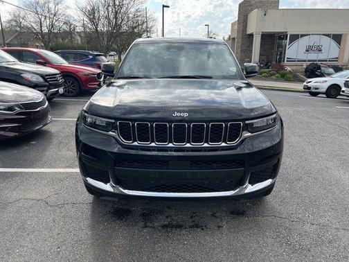 Diamond Black Crystal Pearlcoat 2023 Jeep Grand Cherokee L Laredo