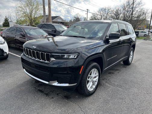 Diamond Black Crystal Pearlcoat 2023 Jeep Grand Cherokee L Laredo
