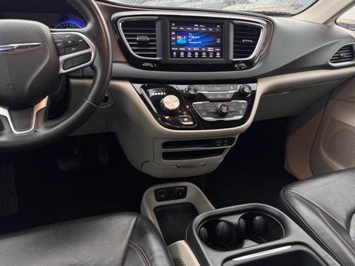 2018 Chrysler Pacifica Touring-L