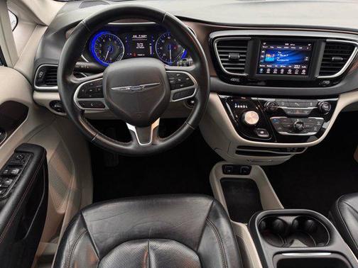 2018 Chrysler Pacifica Touring-L